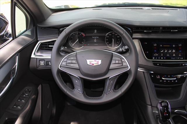 new 2025 Cadillac XT5 car, priced at $43,889