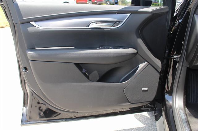 new 2025 Cadillac XT5 car, priced at $43,889