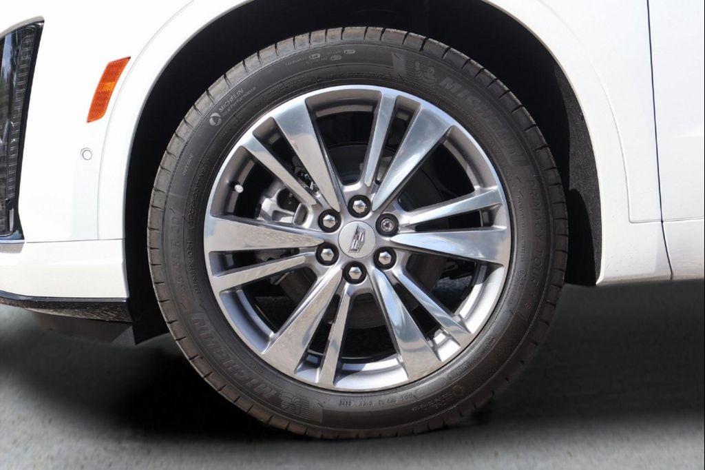 new 2025 Cadillac XT6 car, priced at $61,089