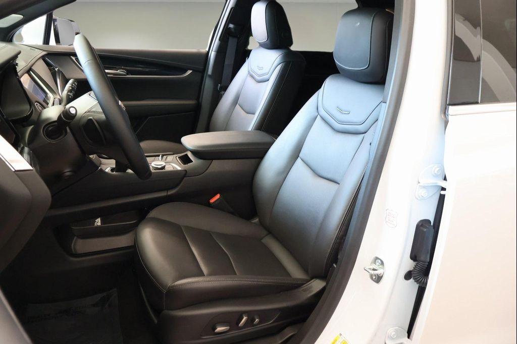 used 2025 Cadillac XT5 car, priced at $44,777