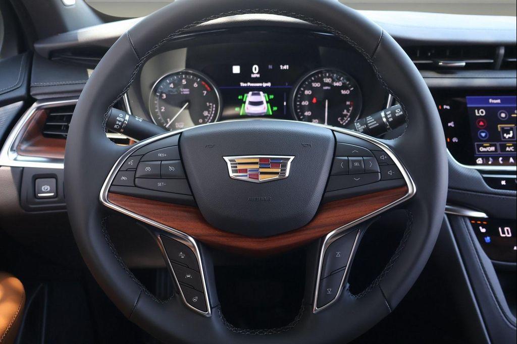 new 2025 Cadillac XT5 car, priced at $54,154