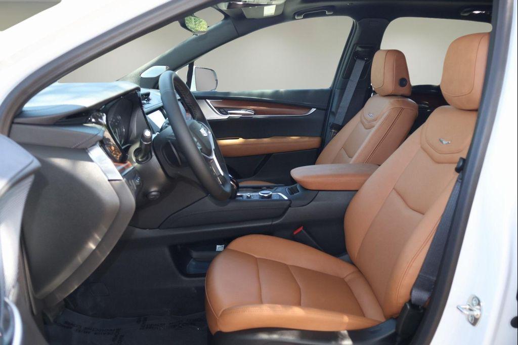 new 2025 Cadillac XT5 car, priced at $54,154