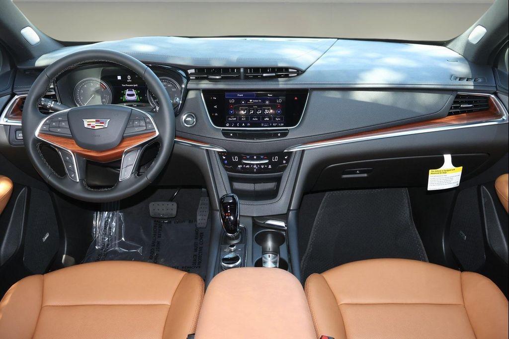 new 2025 Cadillac XT5 car, priced at $54,154