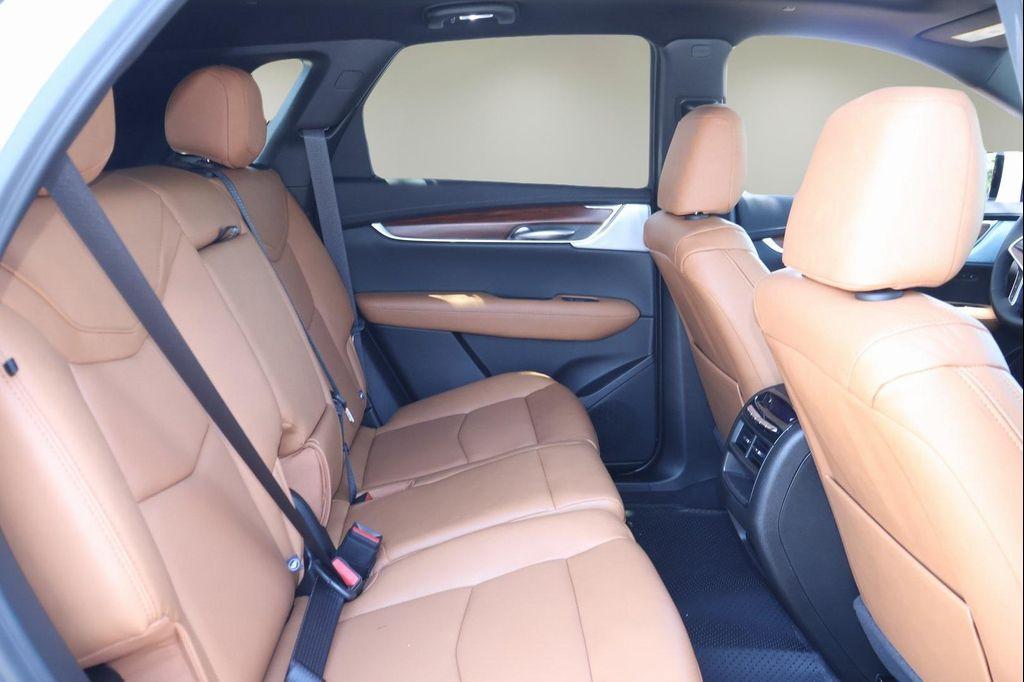 new 2025 Cadillac XT5 car, priced at $54,154