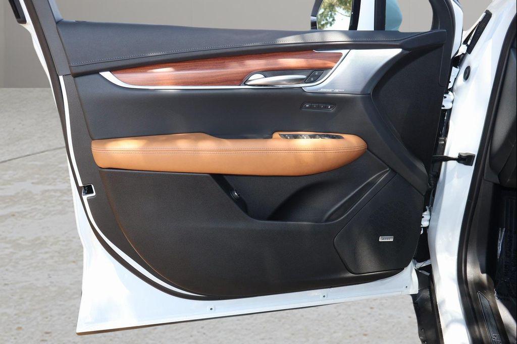 new 2025 Cadillac XT5 car, priced at $54,154