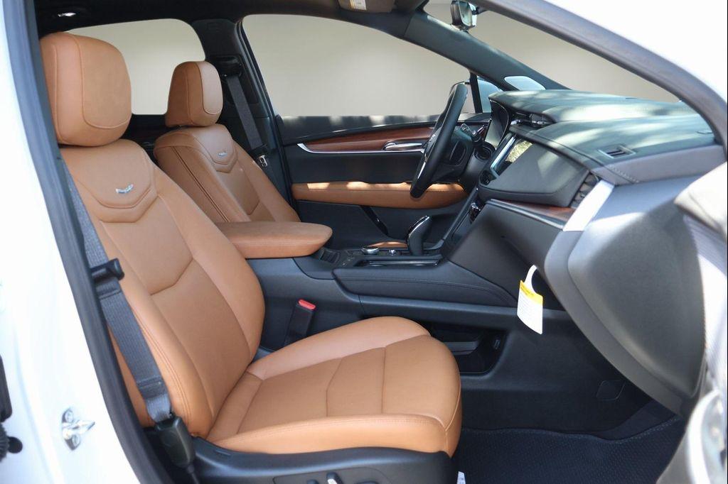 new 2025 Cadillac XT5 car, priced at $54,154