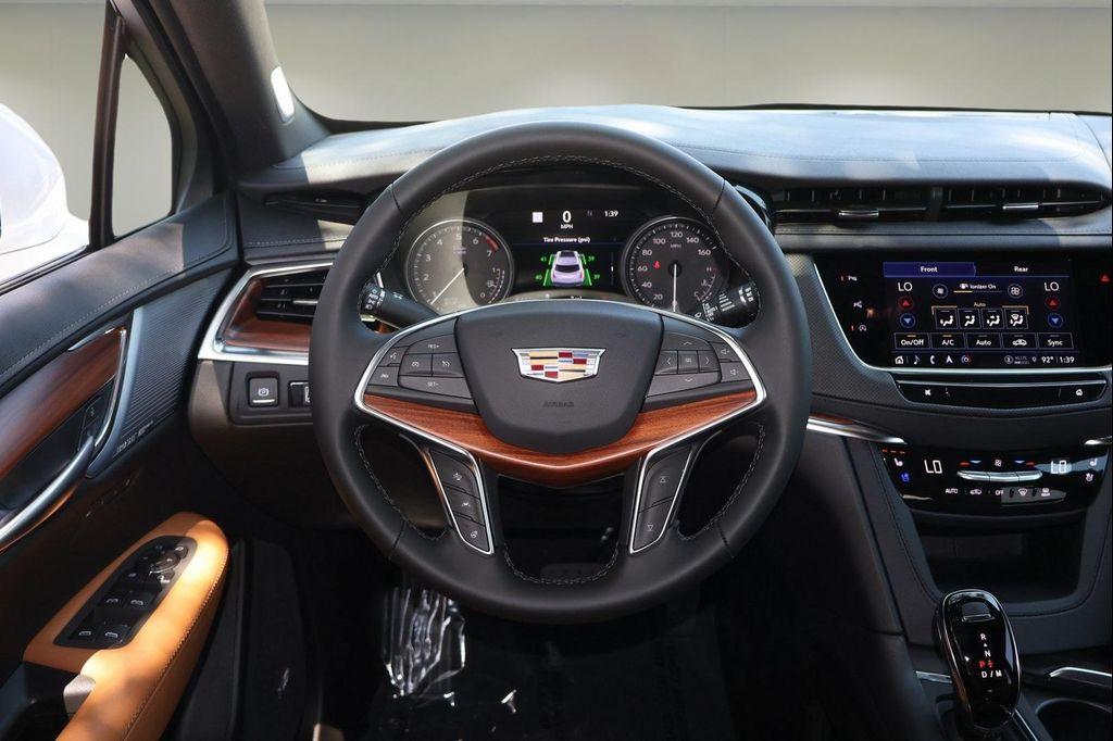 new 2025 Cadillac XT5 car, priced at $54,154