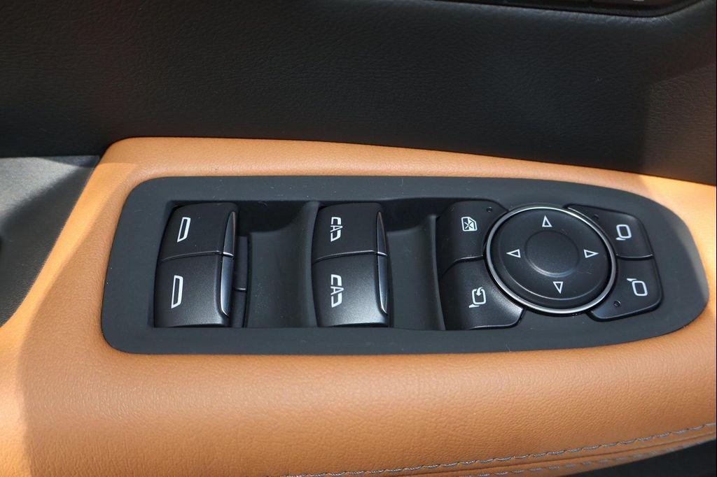 new 2025 Cadillac XT5 car, priced at $54,154