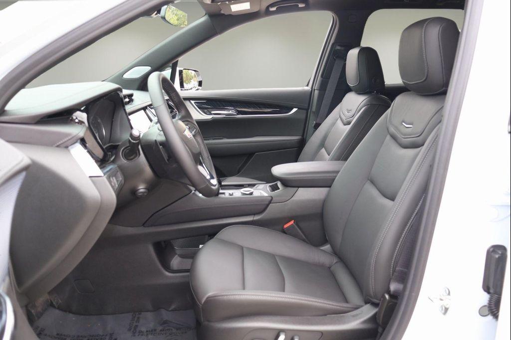 new 2025 Cadillac XT6 car, priced at $58,178