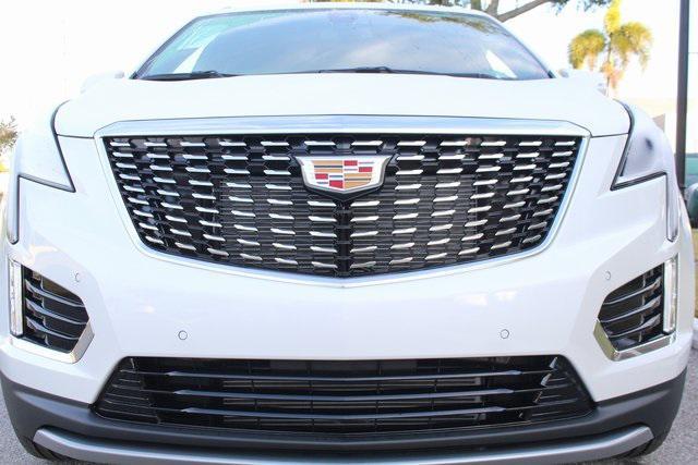 new 2025 Cadillac XT5 car, priced at $54,215