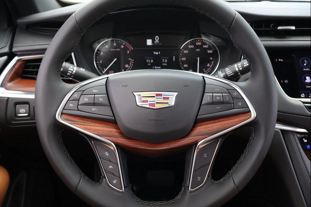 new 2025 Cadillac XT5 car, priced at $55,232