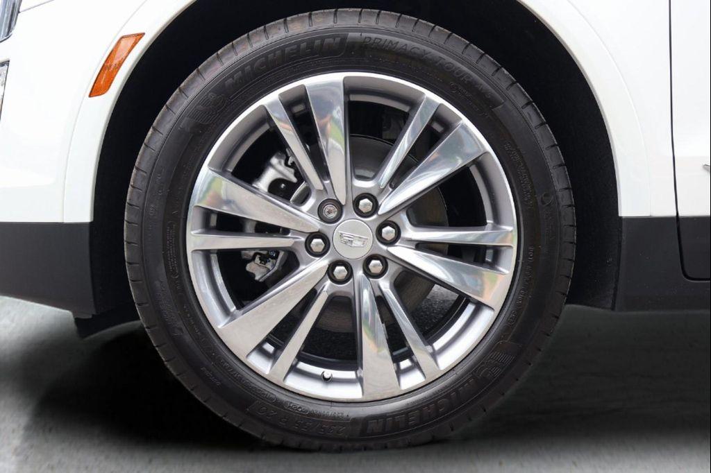 new 2025 Cadillac XT5 car, priced at $55,232