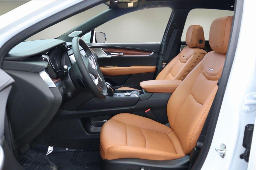 new 2025 Cadillac XT5 car, priced at $55,232