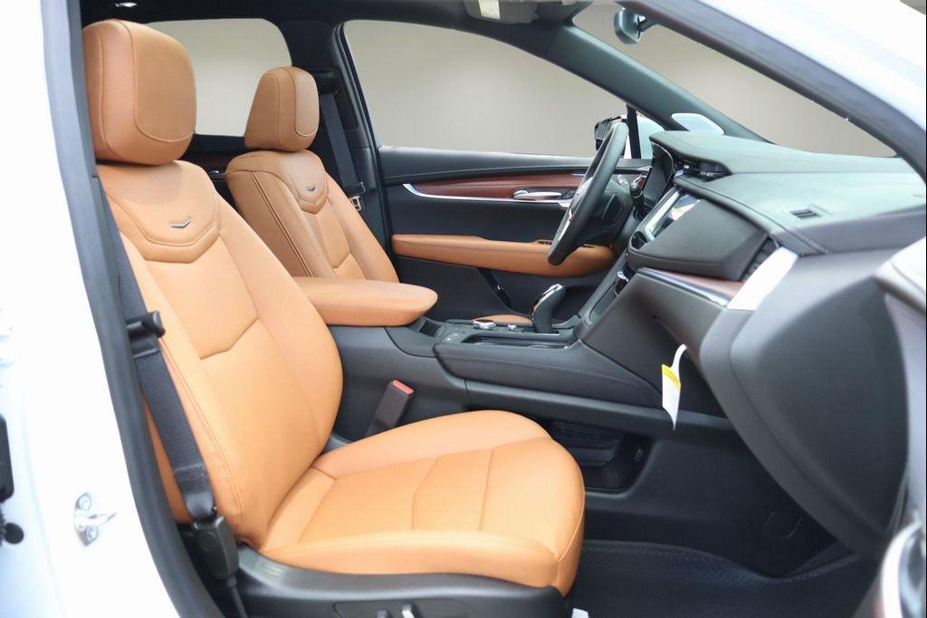 new 2025 Cadillac XT5 car, priced at $55,232