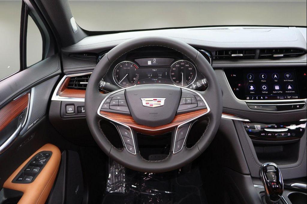 new 2025 Cadillac XT5 car, priced at $55,232