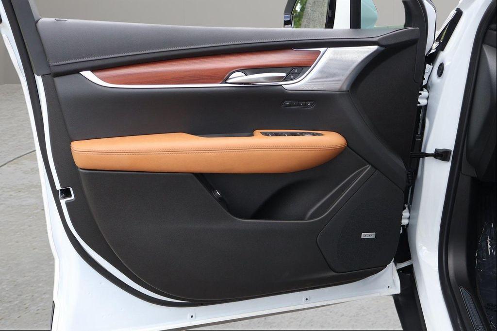 new 2025 Cadillac XT5 car, priced at $55,232