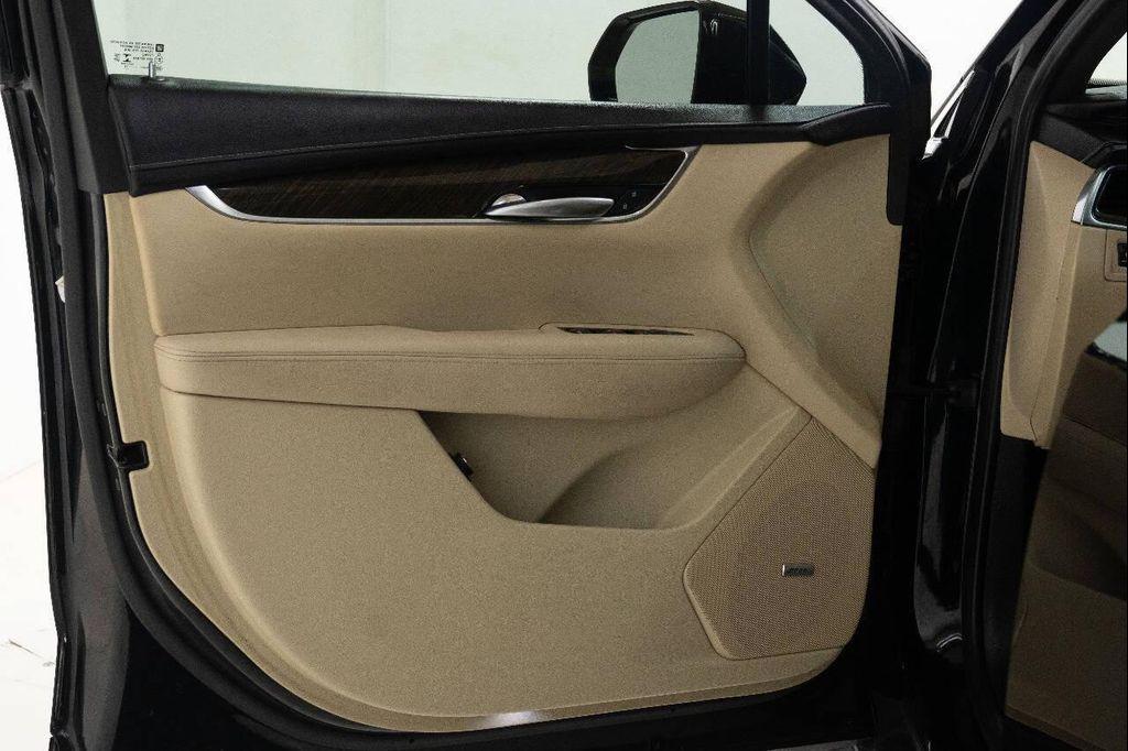 used 2019 Cadillac XT5 car, priced at $19,999