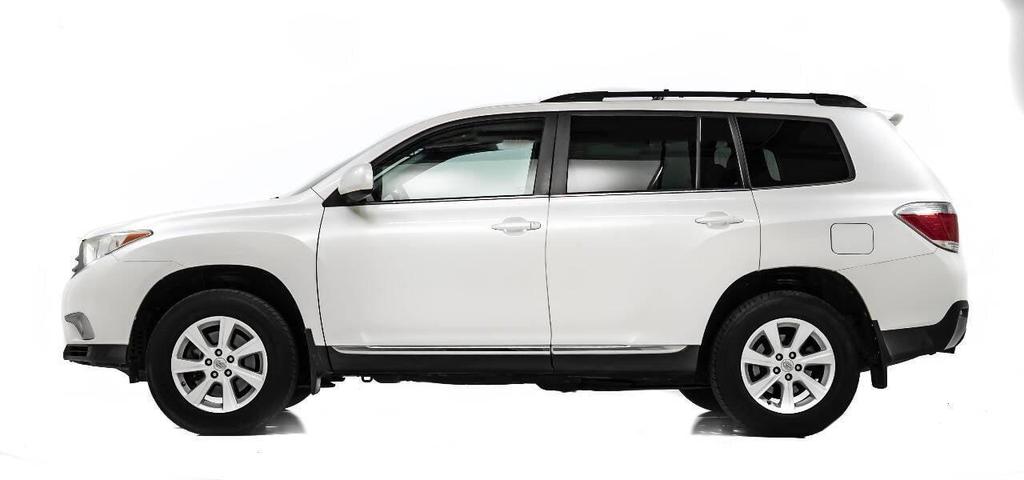 used 2013 Toyota Highlander car, priced at $15,999