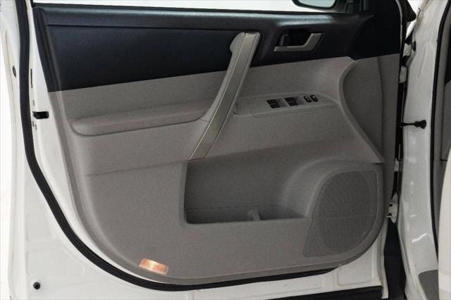 used 2013 Toyota Highlander car, priced at $16,999