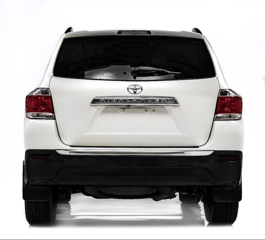 used 2013 Toyota Highlander car, priced at $15,999