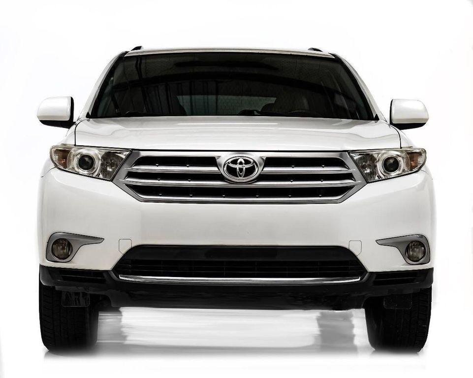 used 2013 Toyota Highlander car, priced at $15,999