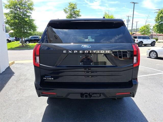 new 2025 Ford Expedition car, priced at $70,910