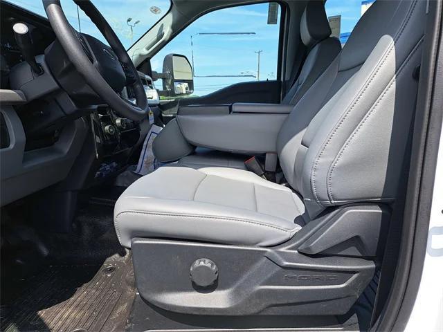 new 2025 Ford F-450 car, priced at $61,575