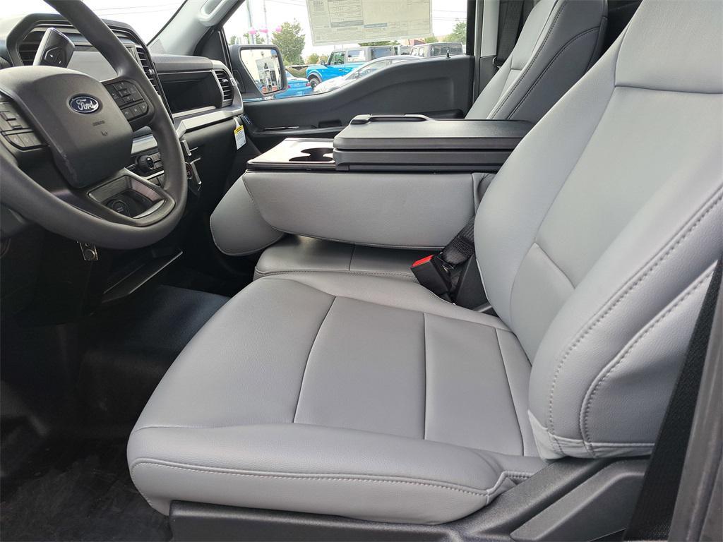 new 2025 Ford F-150 car, priced at $39,290