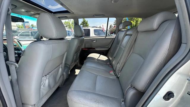 used 2006 Toyota Highlander Hybrid car, priced at $7,500