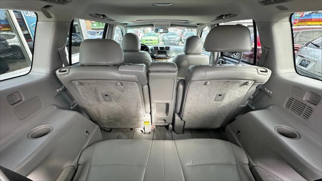 used 2009 Toyota Highlander Hybrid car, priced at $8,500