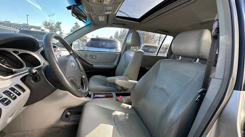 used 2007 Toyota Highlander car, priced at $5,900