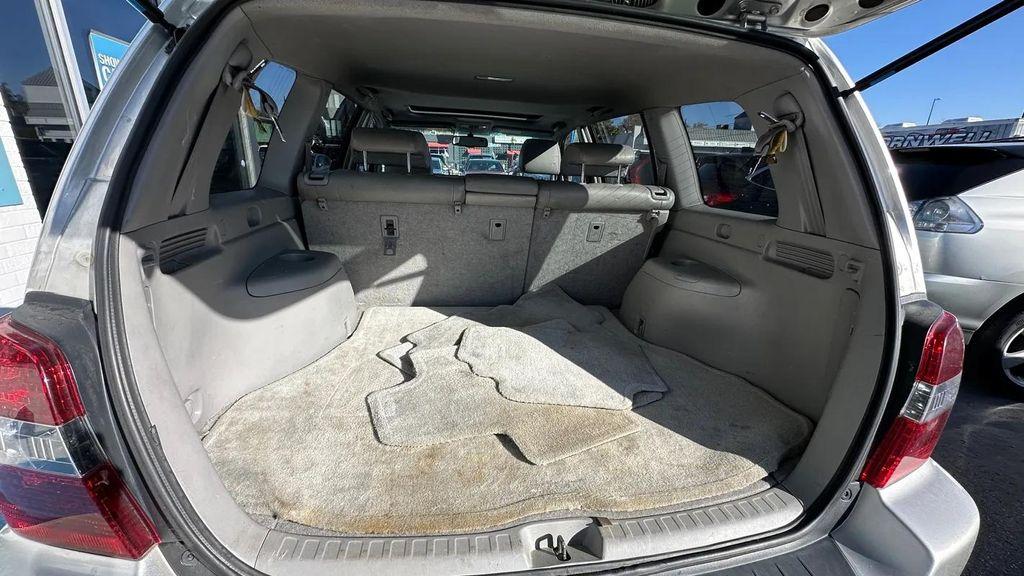 used 2007 Toyota Highlander car, priced at $5,900