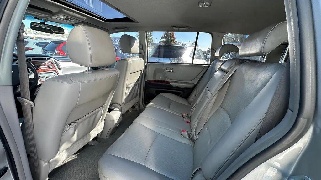 used 2007 Toyota Highlander car, priced at $5,900