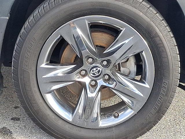 used 2017 Toyota Highlander car, priced at $21,500