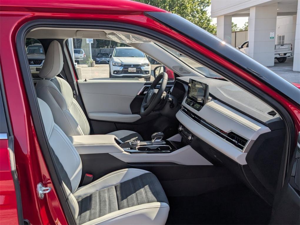 new 2025 Mitsubishi Outlander car, priced at $37,230