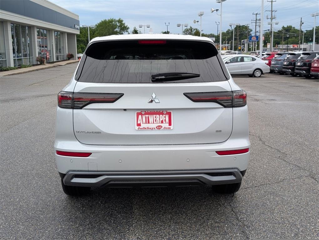 new 2025 Mitsubishi Outlander car, priced at $38,930
