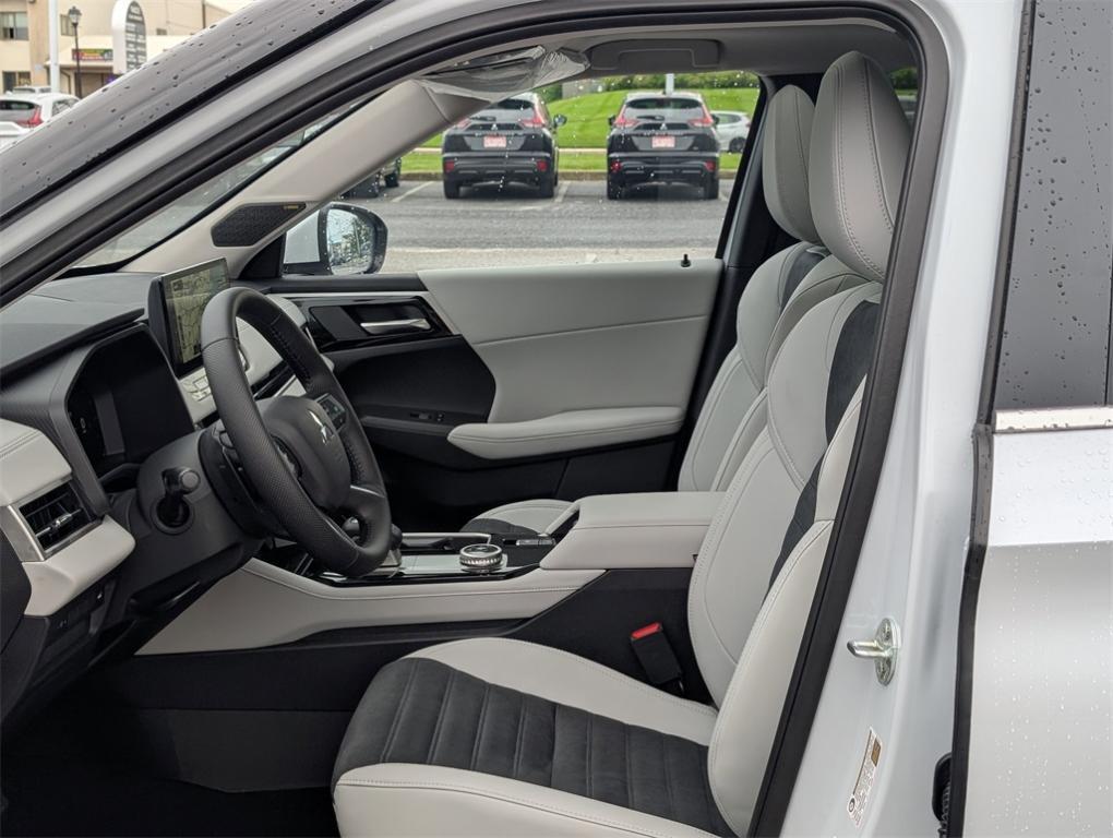 new 2025 Mitsubishi Outlander car, priced at $38,930