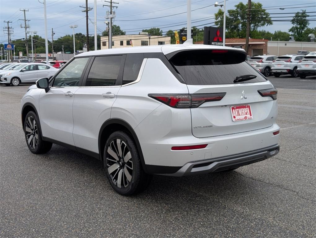 new 2025 Mitsubishi Outlander car, priced at $38,930