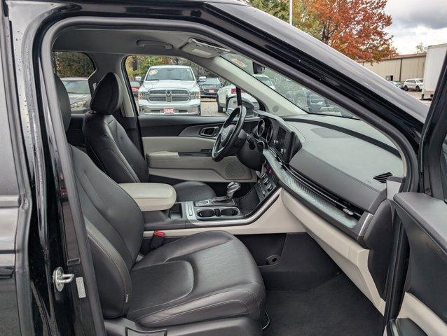 used 2024 Kia Carnival car, priced at $29,998