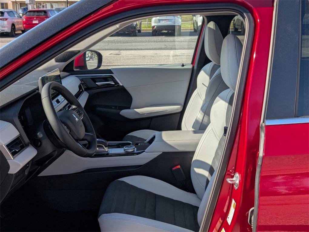 new 2025 Mitsubishi Outlander car, priced at $36,065