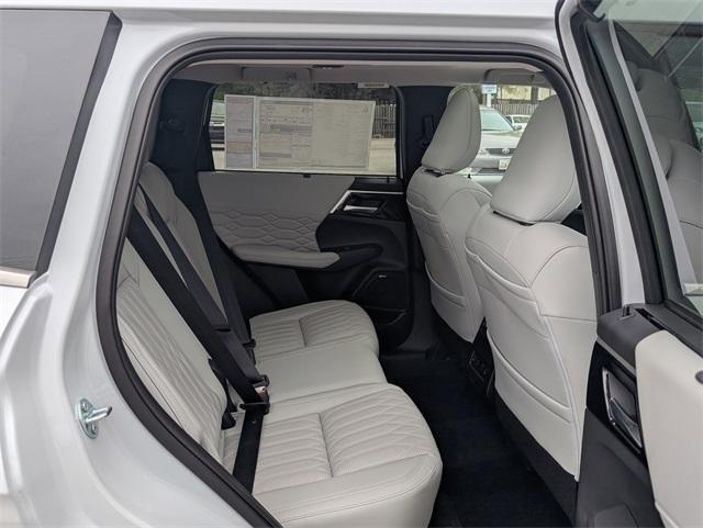 new 2025 Mitsubishi Outlander car, priced at $40,060