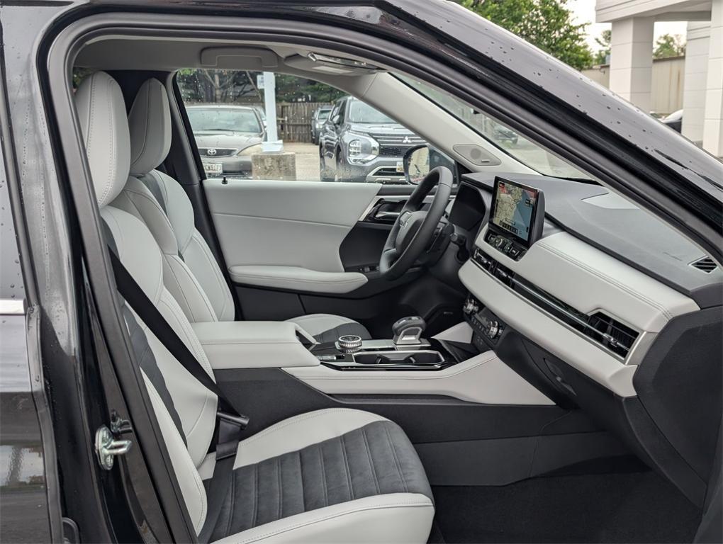 new 2025 Mitsubishi Outlander car, priced at $37,385