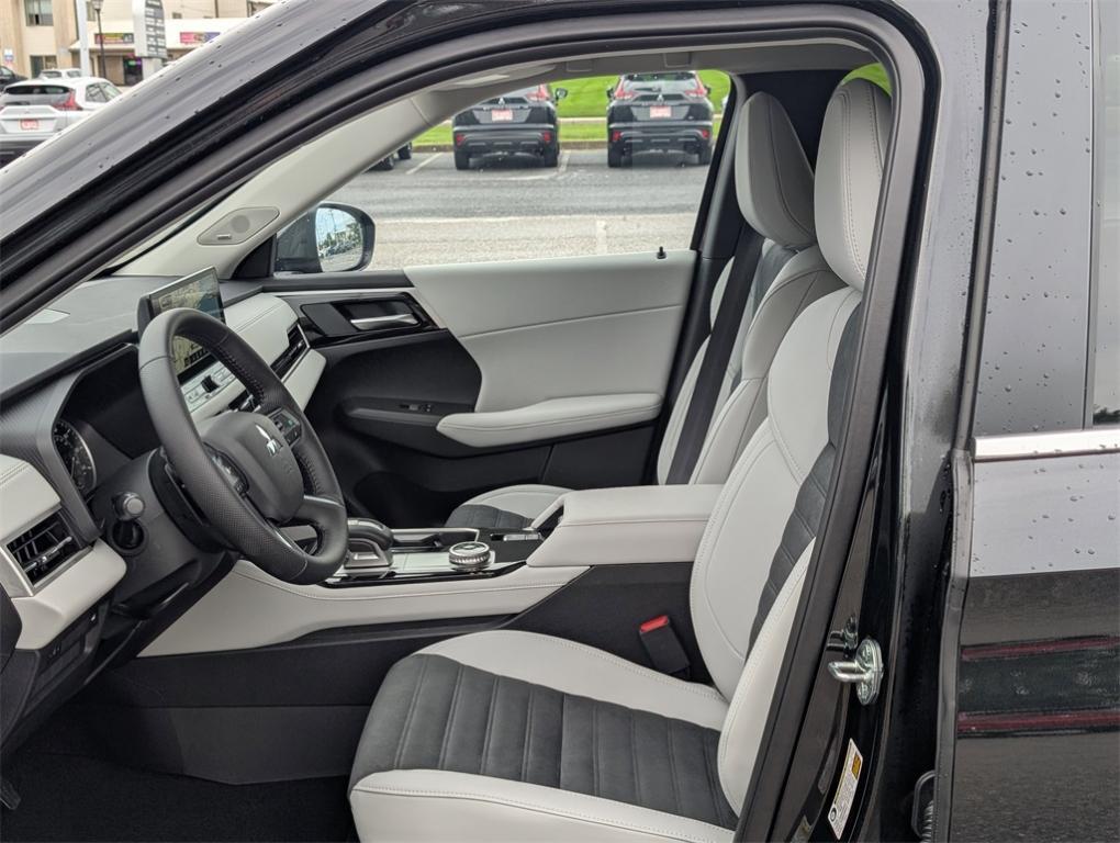 new 2025 Mitsubishi Outlander car, priced at $37,385