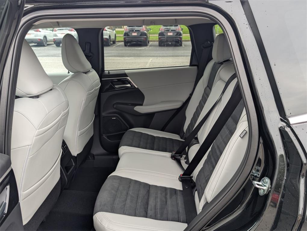 new 2025 Mitsubishi Outlander car, priced at $37,385
