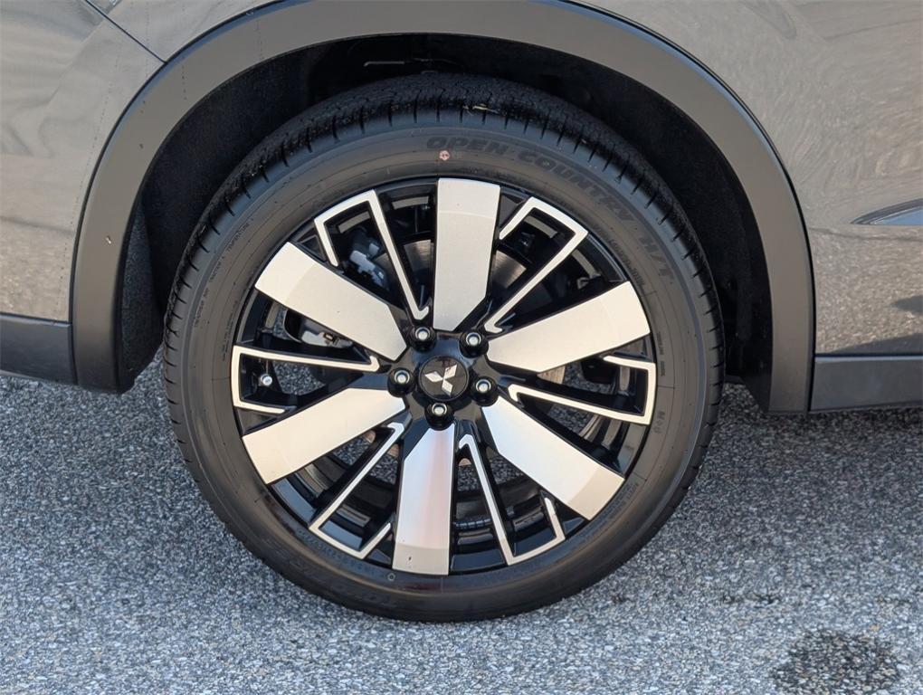 new 2025 Mitsubishi Outlander car, priced at $41,710