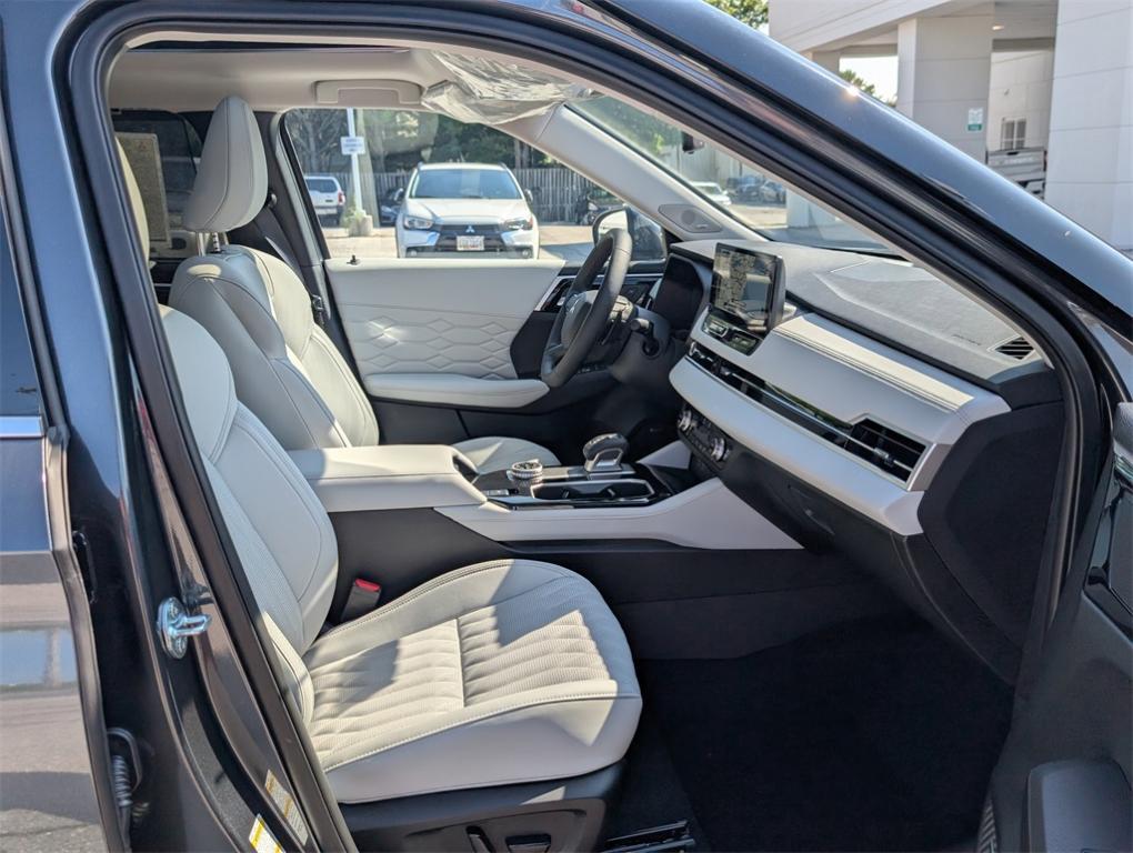 new 2025 Mitsubishi Outlander car, priced at $41,710
