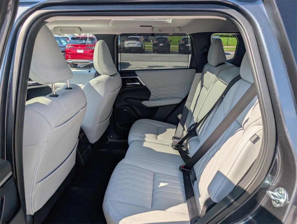 new 2025 Mitsubishi Outlander car, priced at $41,710