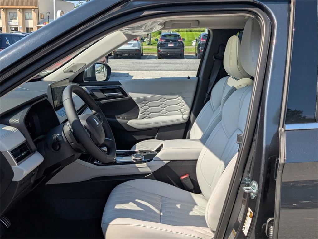 new 2025 Mitsubishi Outlander car, priced at $41,710