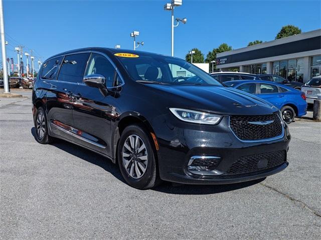 used 2022 Chrysler Pacifica Hybrid car, priced at $26,681