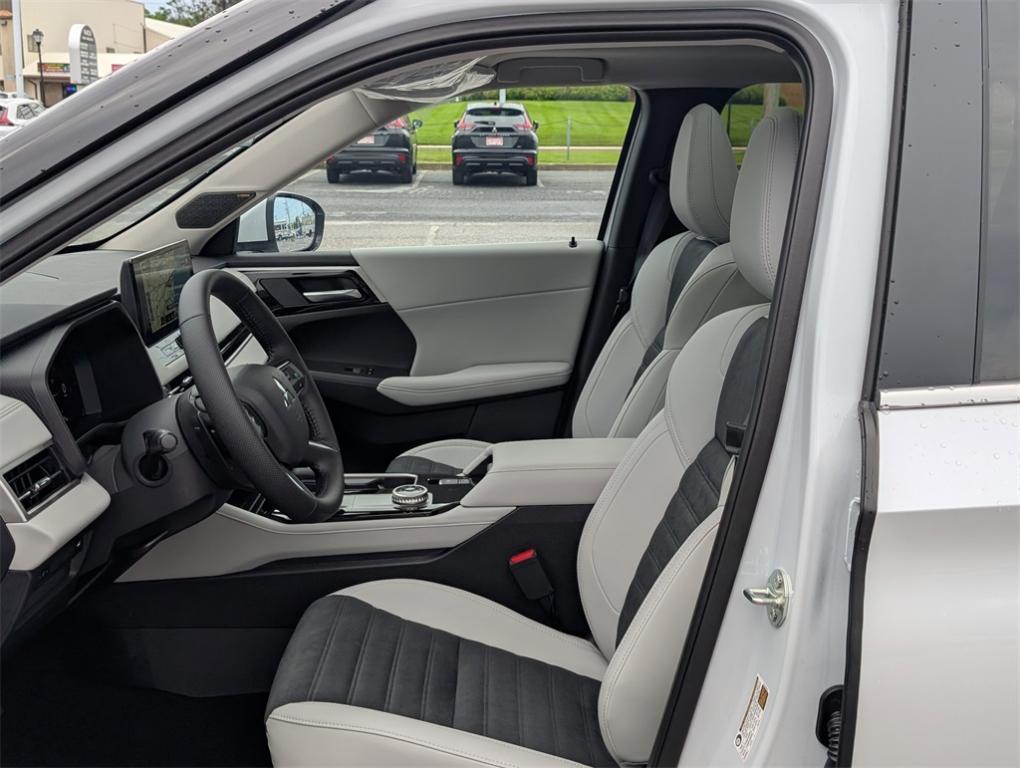 new 2025 Mitsubishi Outlander car, priced at $40,430